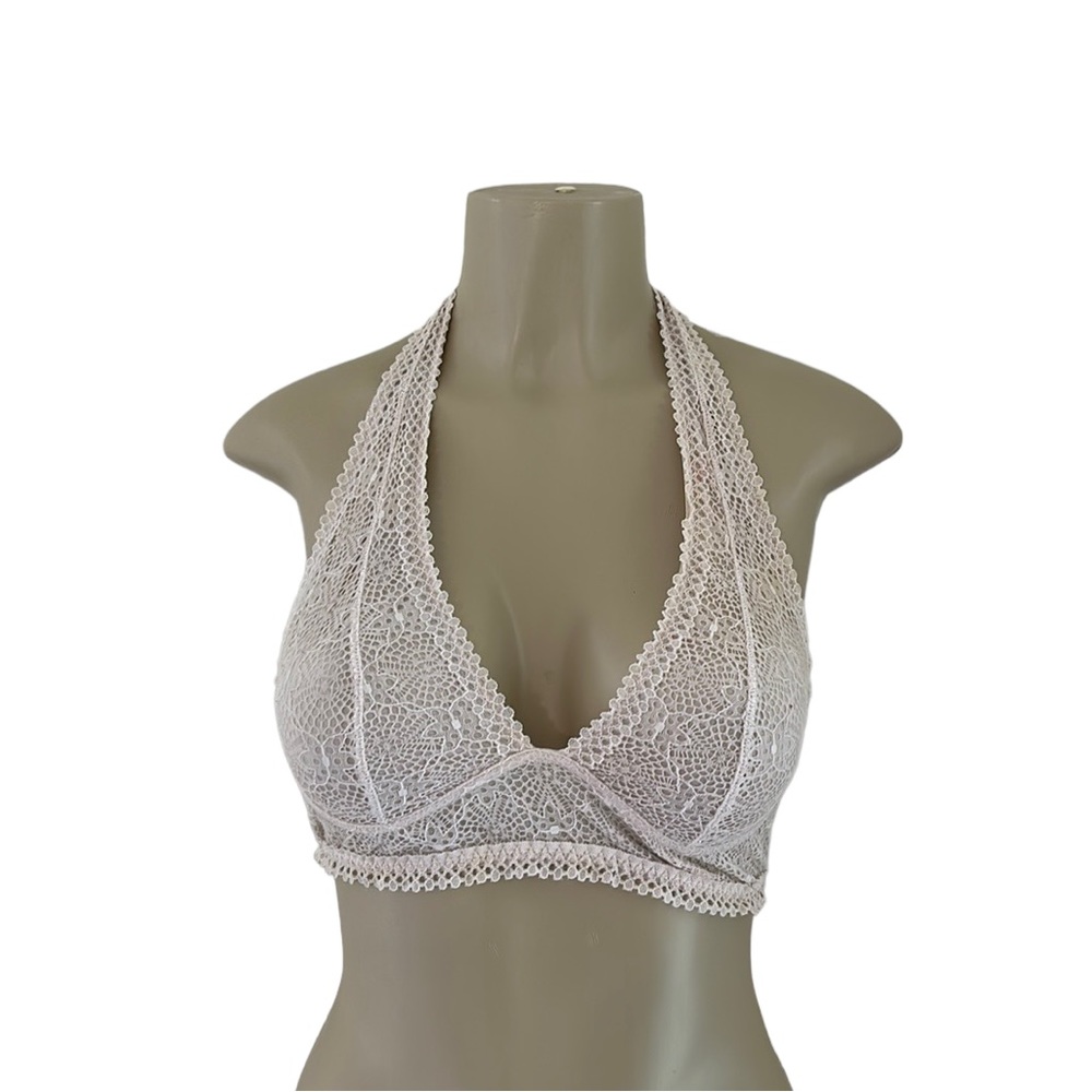 Victoria’s Secret baby pink bra